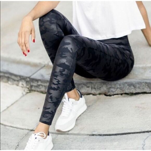 SPANX Leggings Faux Leather Matte Black Camo Size Medium $98 - Picture 1 of 9